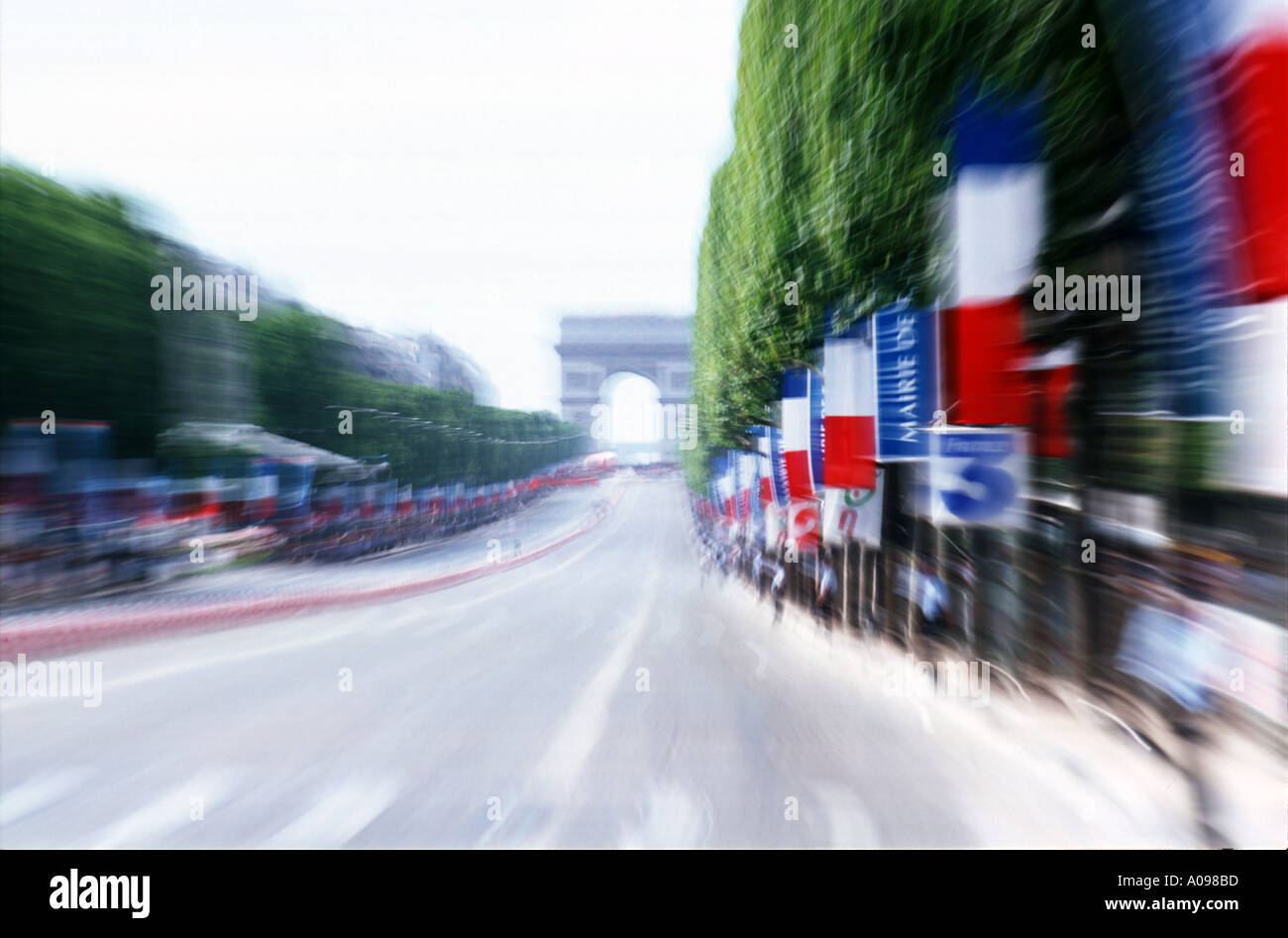 Les coureurs du Tour de France sur la dernière étape sur les Champs Elysées à Paris France Banque D'Images
