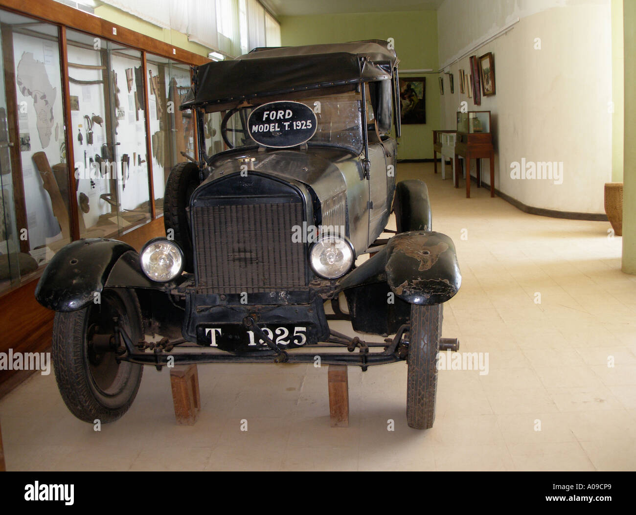 Ford Modèle T à l'affiche au Musée de l'Ouganda Banque D'Images