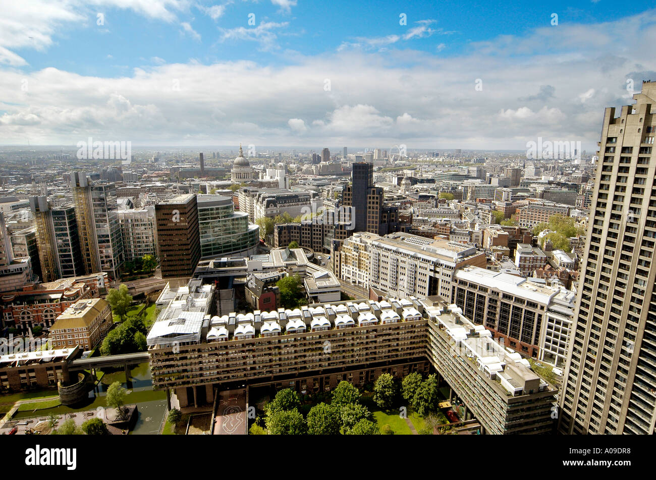 Vue aérienne de la barbacane et ville de Londres à l'ouest de la tour de Londres Angleterre Royaume-Uni shakespeare ville quartier des finances vue panoramique Banque D'Images