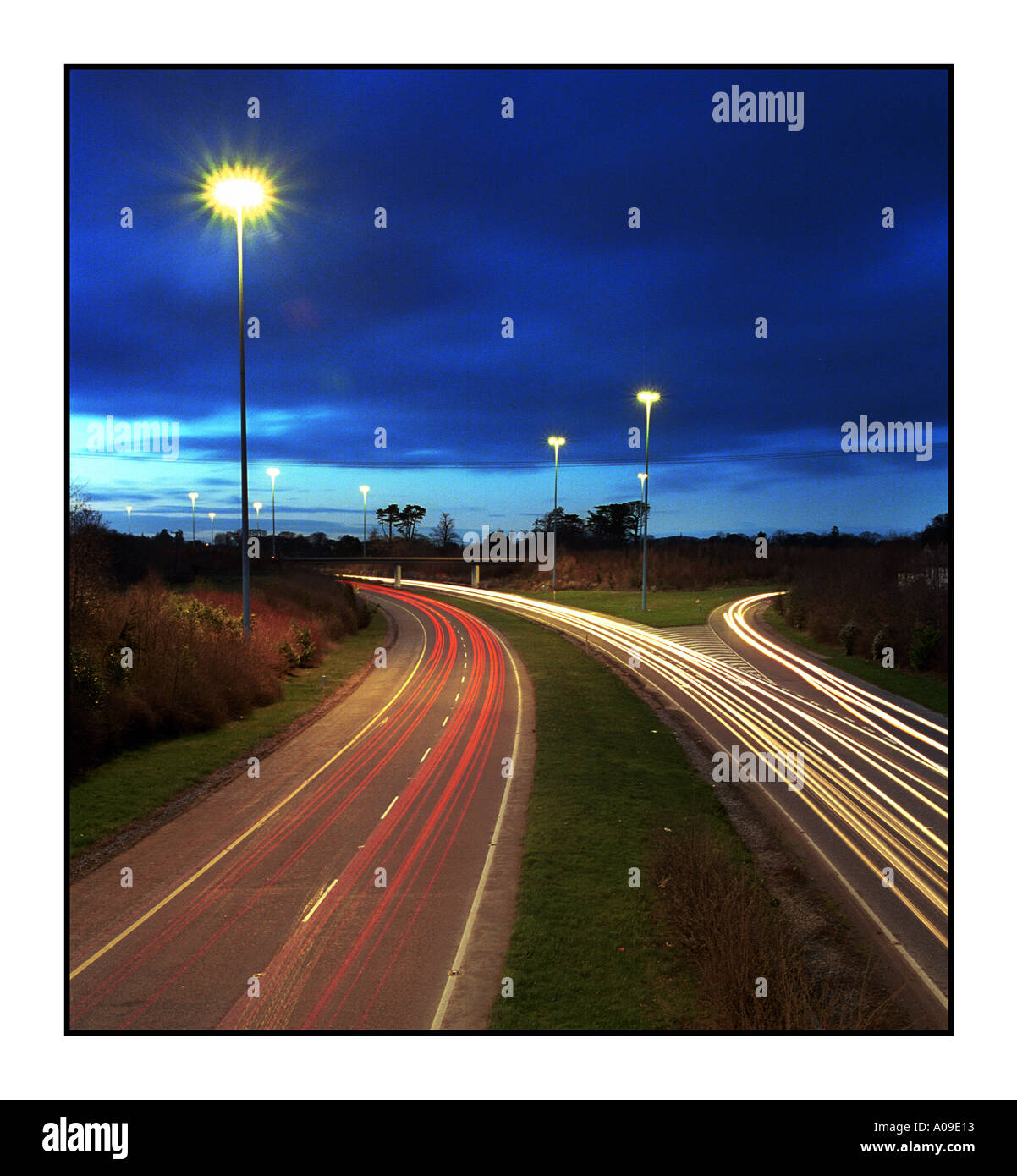 Autoroute à nuit Banque D'Images
