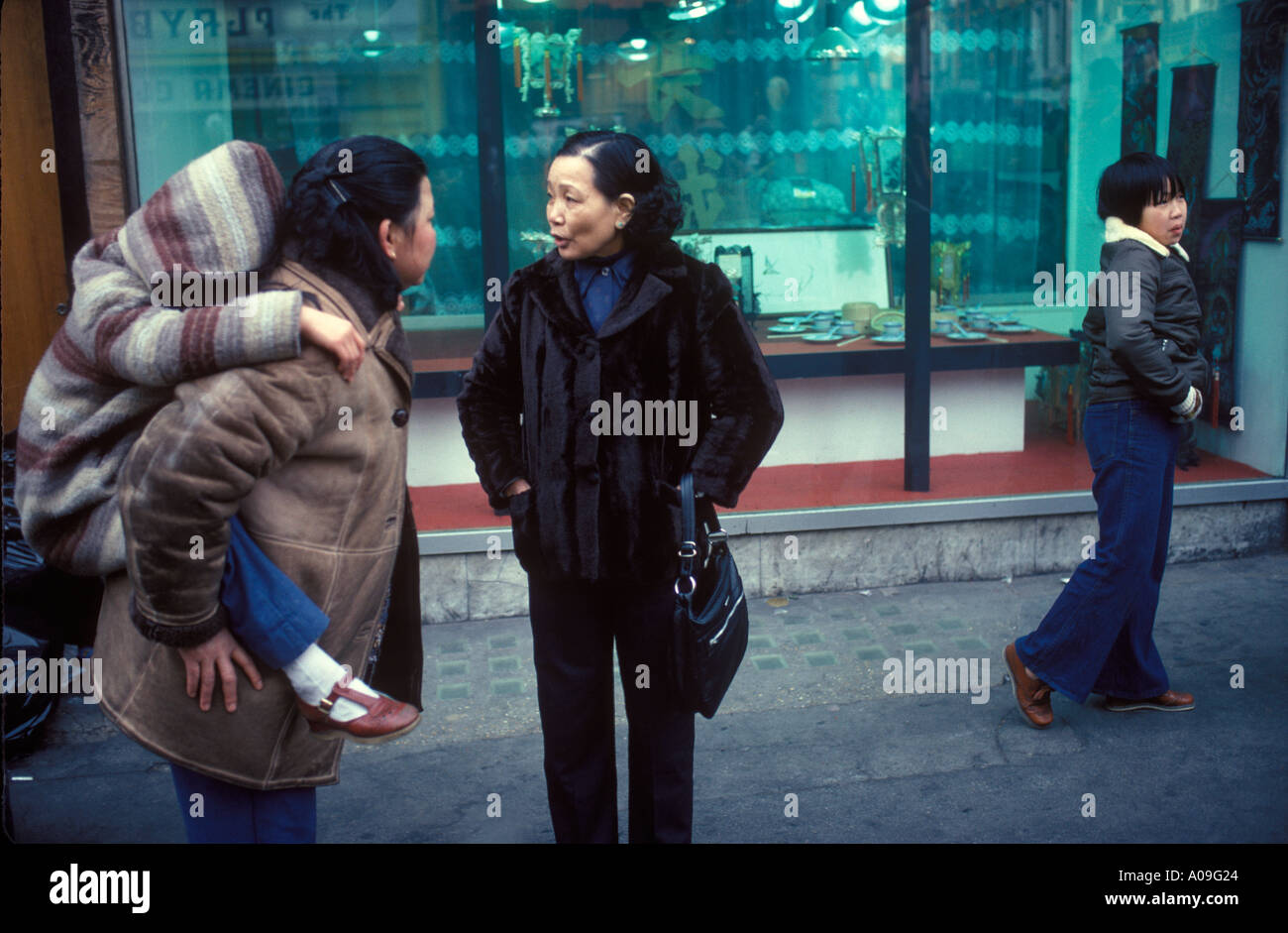 Chinois Gerrard Street Soho Chinatown Londres Angleterre 1970s communauté d'immigrants Royaume-Uni janvier 1975 Royaume-Uni HOMER SYKES Banque D'Images