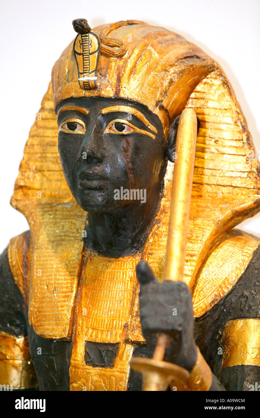 Aegyptische kompatibel mit SATA-2 und s Statue sculpture égyptienne, l'or Banque D'Images
