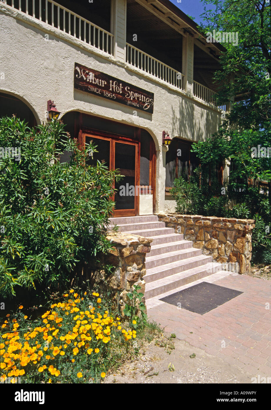 Une vieille maison de trois étages qui sert de bureau et GUEST QUARTERS à WILBUR HOT SPRINGS fondée en 1865 EN CALIFORNIE Banque D'Images
