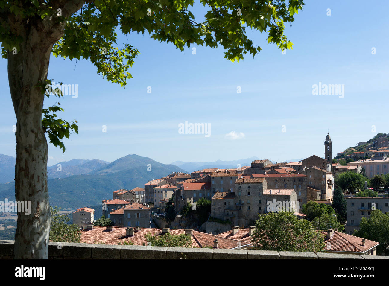 La ville de montagne de Sartène, région de l'Alta Rocca, Corse, France Banque D'Images