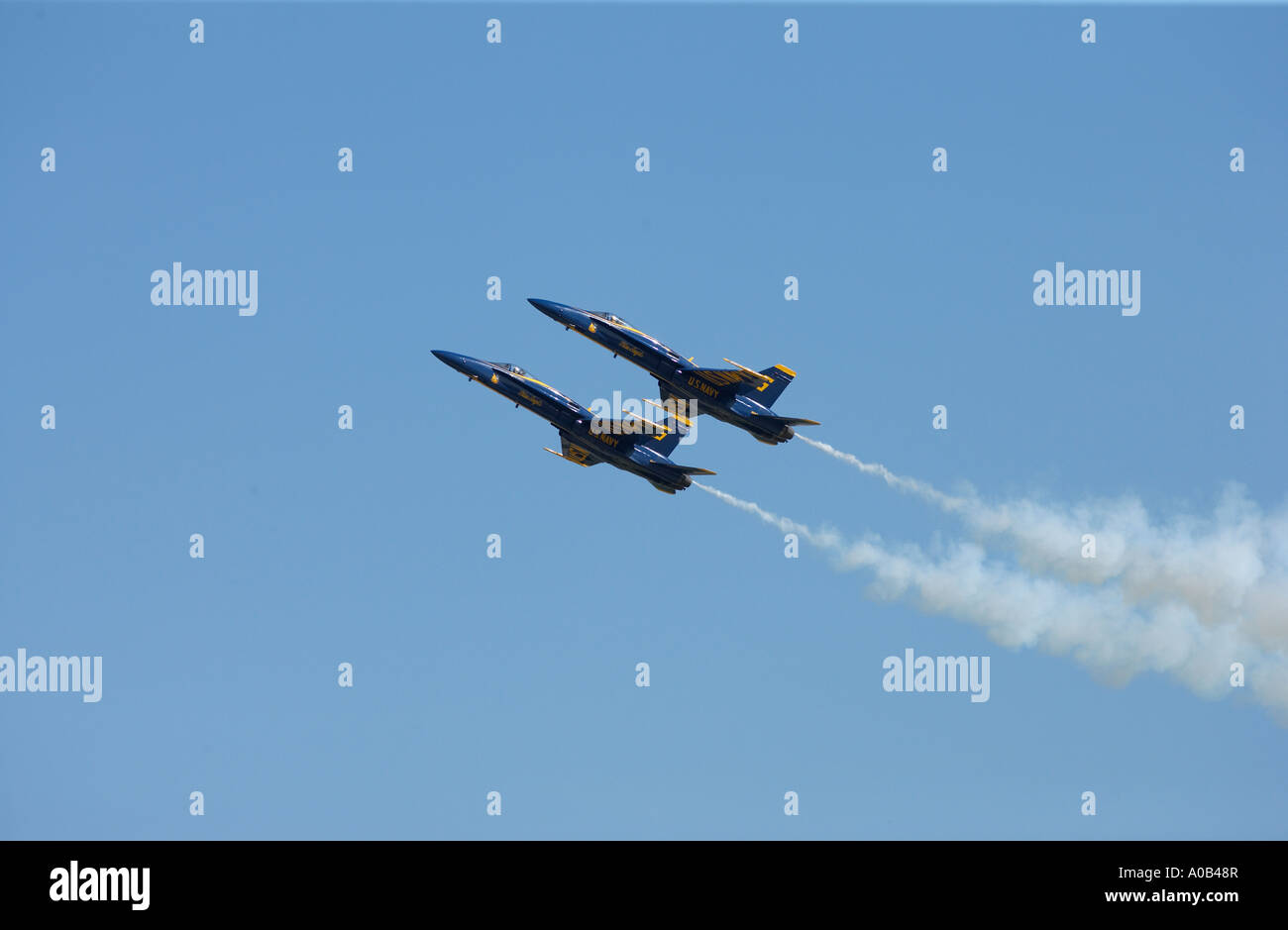 Deux anges Bleu Marine FA-18 Hornet canadiens l'horizontale Banque D'Images