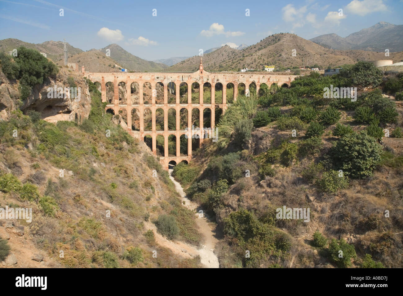 Nerja Costa del Sol Malaga Province Andalousie Espagne Aqueduc sur Maro road Banque D'Images