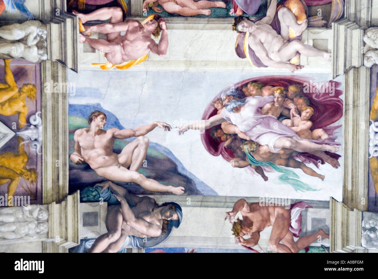 La création d'Adam par Michel-Ange sur le plafond de la chapelle Sixtine au Musée du Vatican Rome Italie Banque D'Images