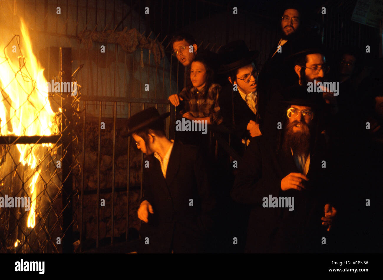 Les juifs religieux célèbrent Lag Baomer fête juive sur la tombe de Rabbi Shimon Bar Yochai au mont Meiron, Galilée dans le Nord d'Israël Banque D'Images