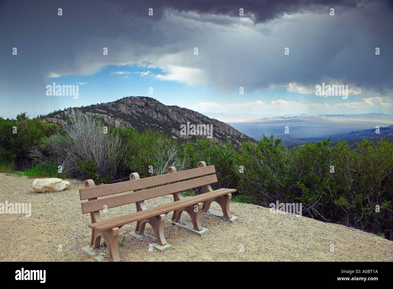 Banc et orage avec pluie vu depuis le Parc National du Grand Bassin, Nevada Banque D'Images