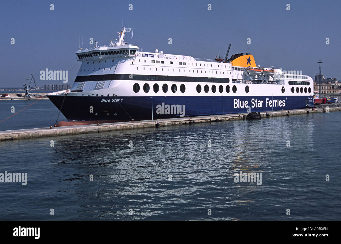 La Grèce du Blue Star 1 de Blue Star Ferries à Bari en Italie Banque D'Images