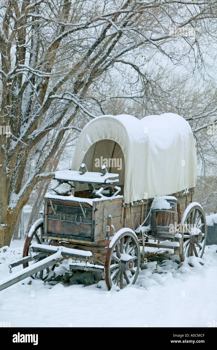 Wagon couvert de neige Bend Oregon State Park d'adieu Banque D'Images