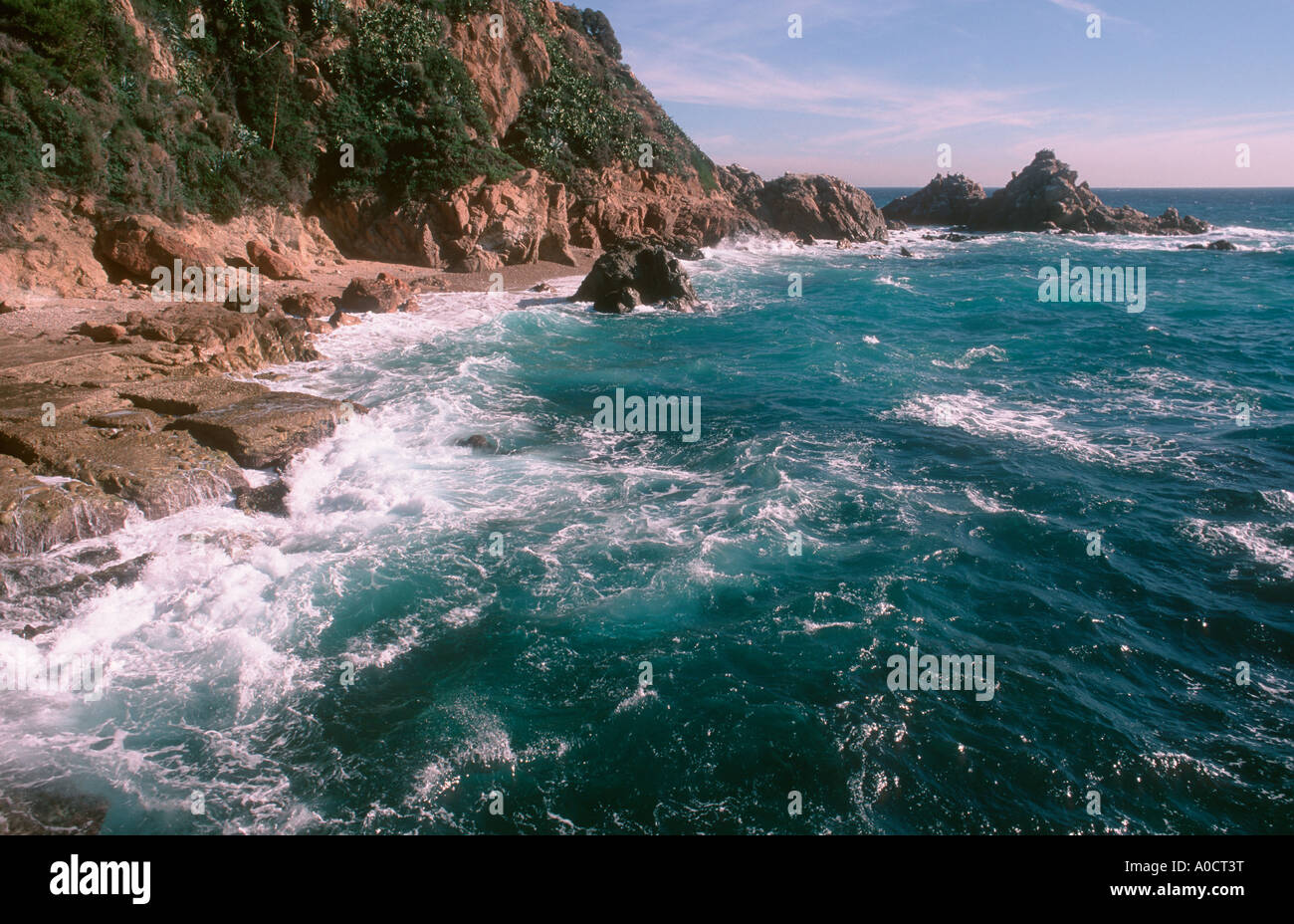 Mer Méditerranée. Les vagues. Costa Brava à proximité de Blanes. Province de Gérone. Catalunya. Espagne Banque D'Images