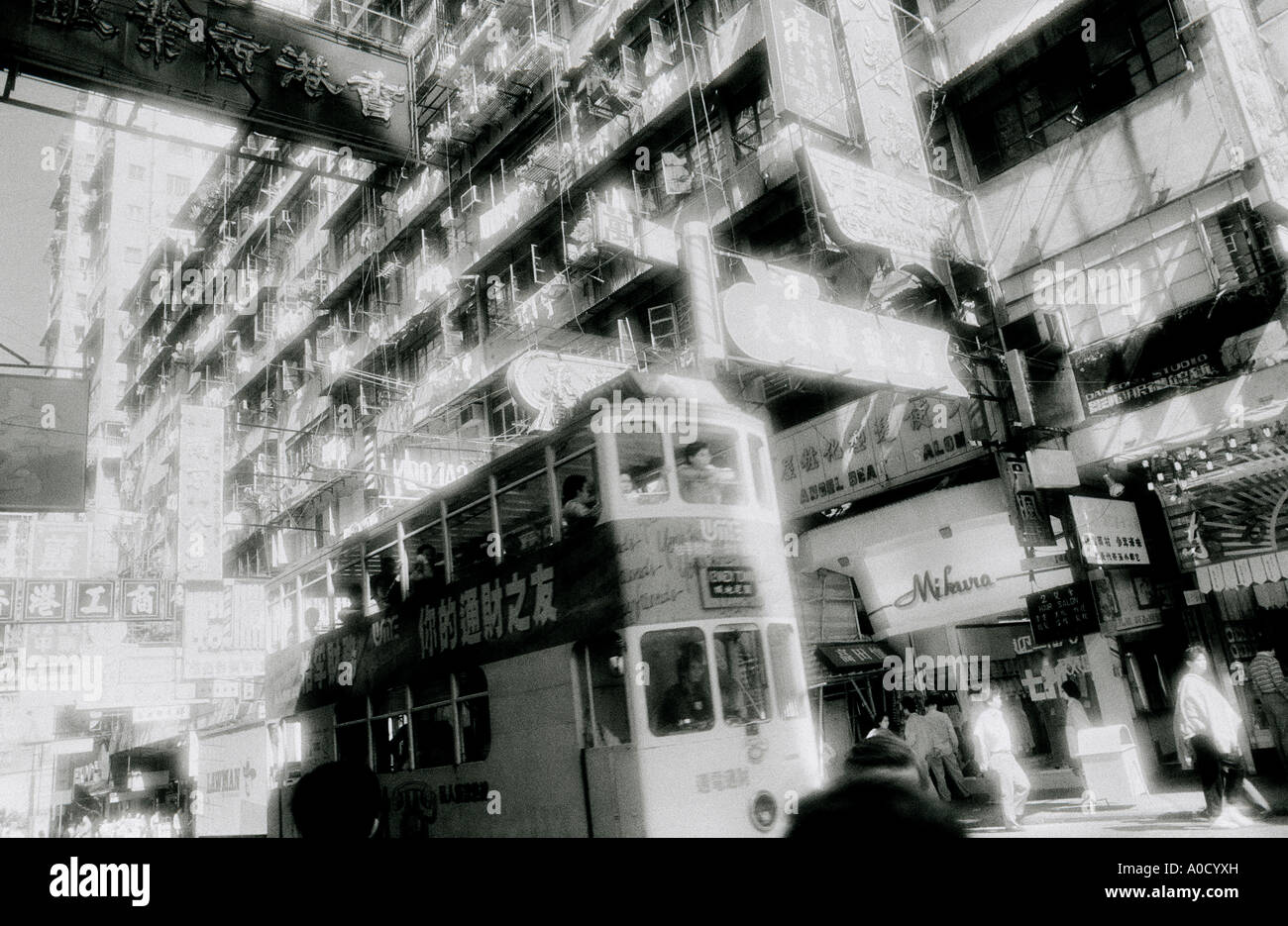 L'image infrarouge d'un tramway sur le tramway de l'île de Hong Kong à la Chine en Extrême-Orient Asie du sud-est. Transports urbains Ville Villes Wanderlust Travel Banque D'Images