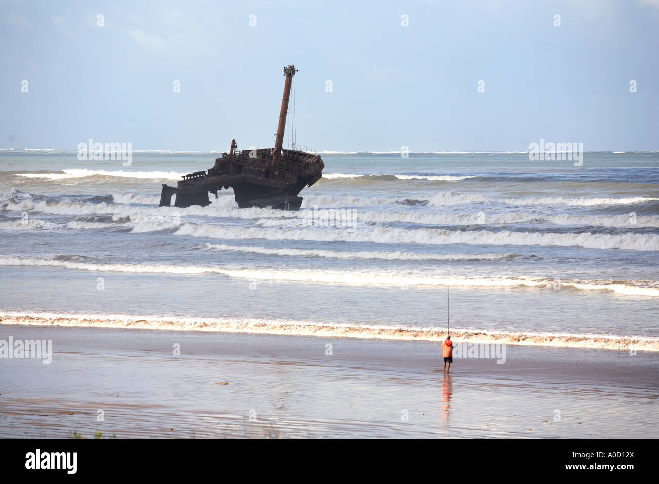 L'épave d'un navire au large de la plage de Haouzia à El Jadida au Maroc Banque D'Images