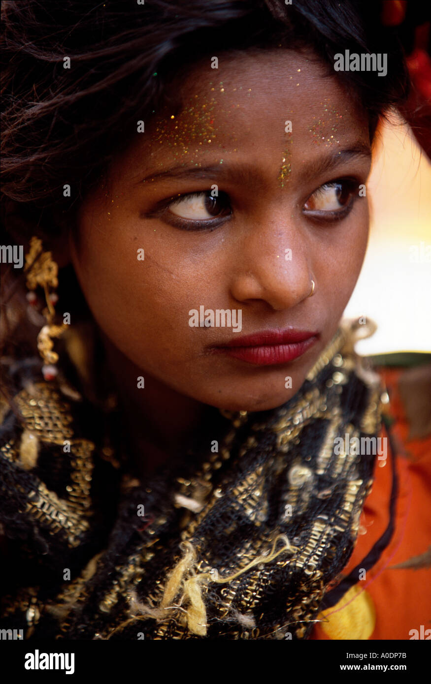 Jeune danseuse tsigane Kalbeliya autochtones nomades du désert du Rajasthan Inde Pushkar Banque D'Images