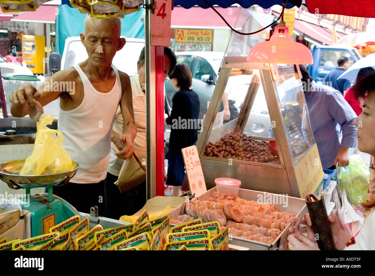 De vendeurs d'aliments sur la bordure de Singapour Banque D'Images