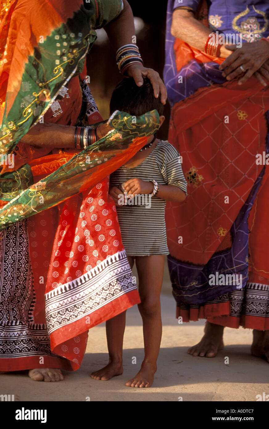 Les Bishnoi girl crying tribus autochtones et des cultures du désert du Rajasthan Inde Banque D'Images