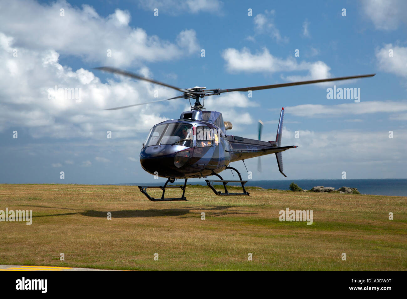 Hélicoptère Privé, à l'atterrissage à l'aéroport de St.Mary's Banque D'Images