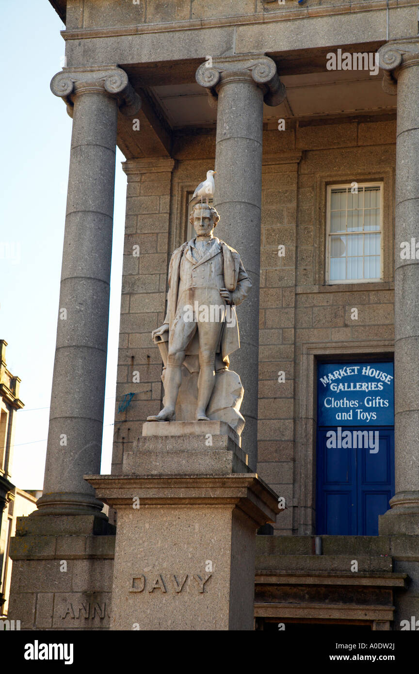 Statue de Sir Humphry Davy dans juif marché Street Penzance Davy Banque D'Images
