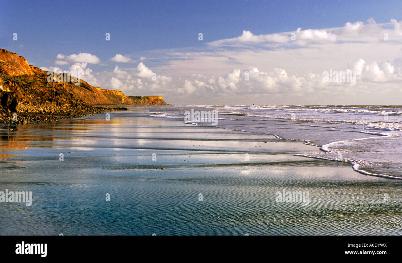 Les falaises et la plage à Compton Bay à l'île de Wight vers Hanovre Point Banque D'Images