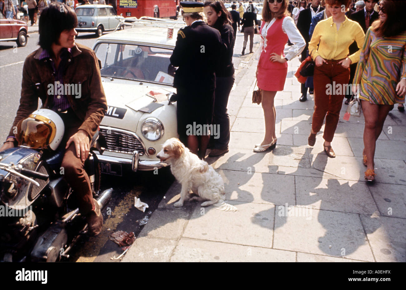 KINGS Road, London swinging sixties fashions en 1966 Banque D'Images