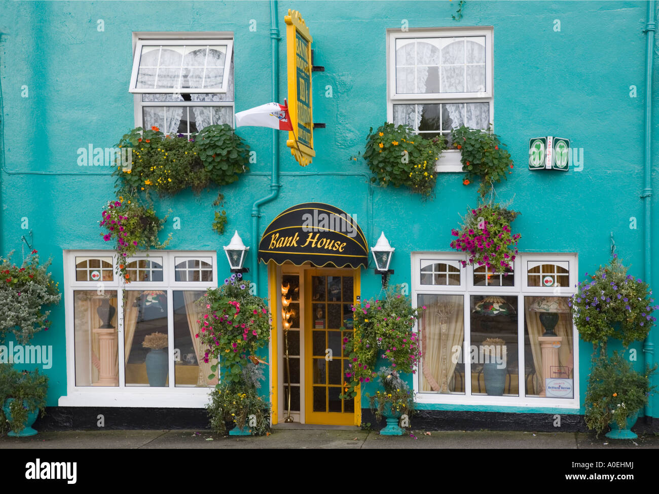 Maison avec façade colorée offrant 'Bed and Breakfast' hébergement à North Square Co Sneem Kerry Eire Banque D'Images