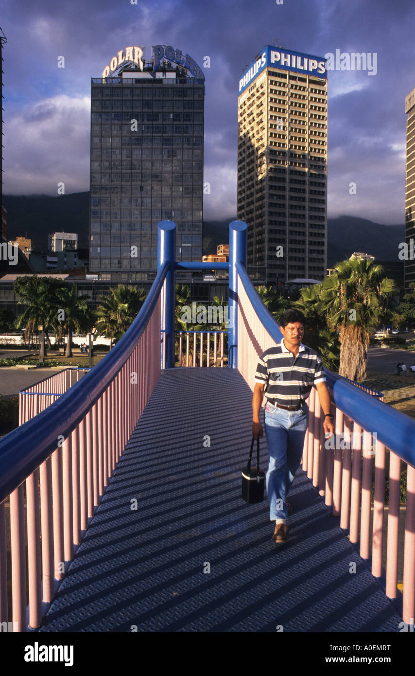 Passerelle au-dessus d'autoroute Caracas venezuela Banque D'Images