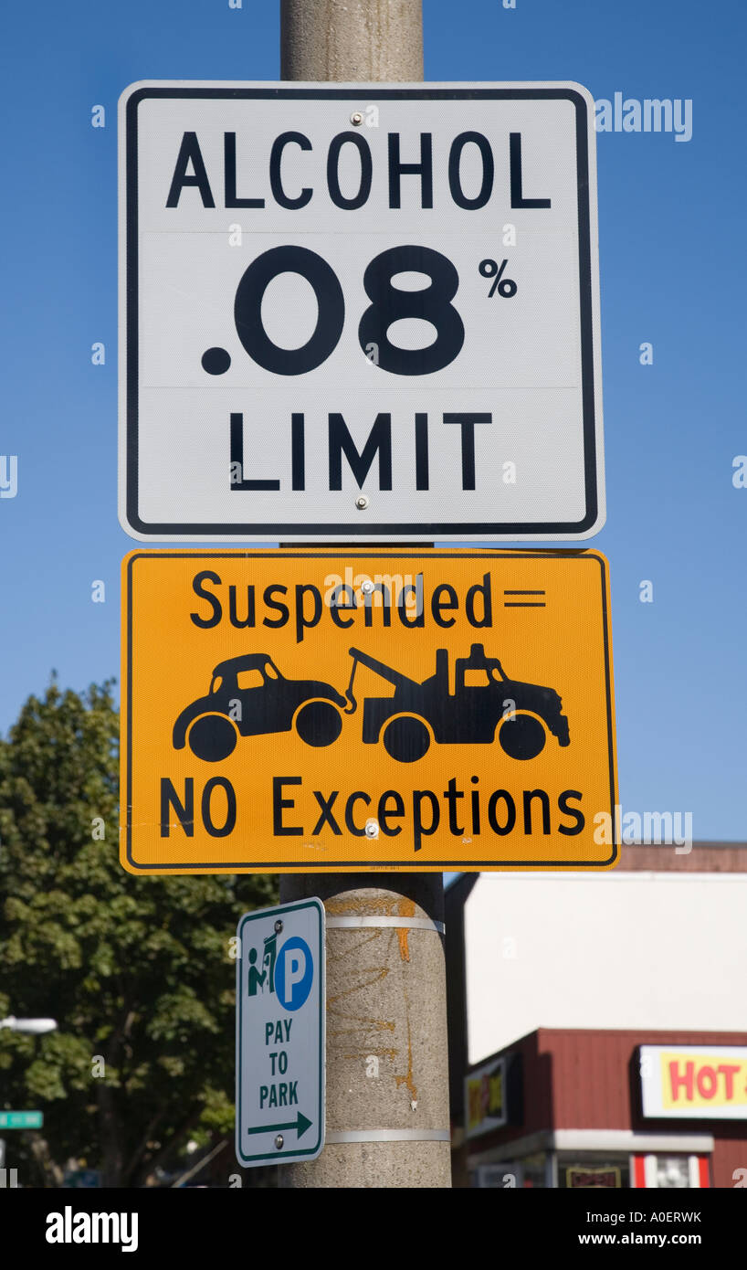 Limiter l'alcool et pas de remorquage suspension parking sign Seattle États-Unis Banque D'Images