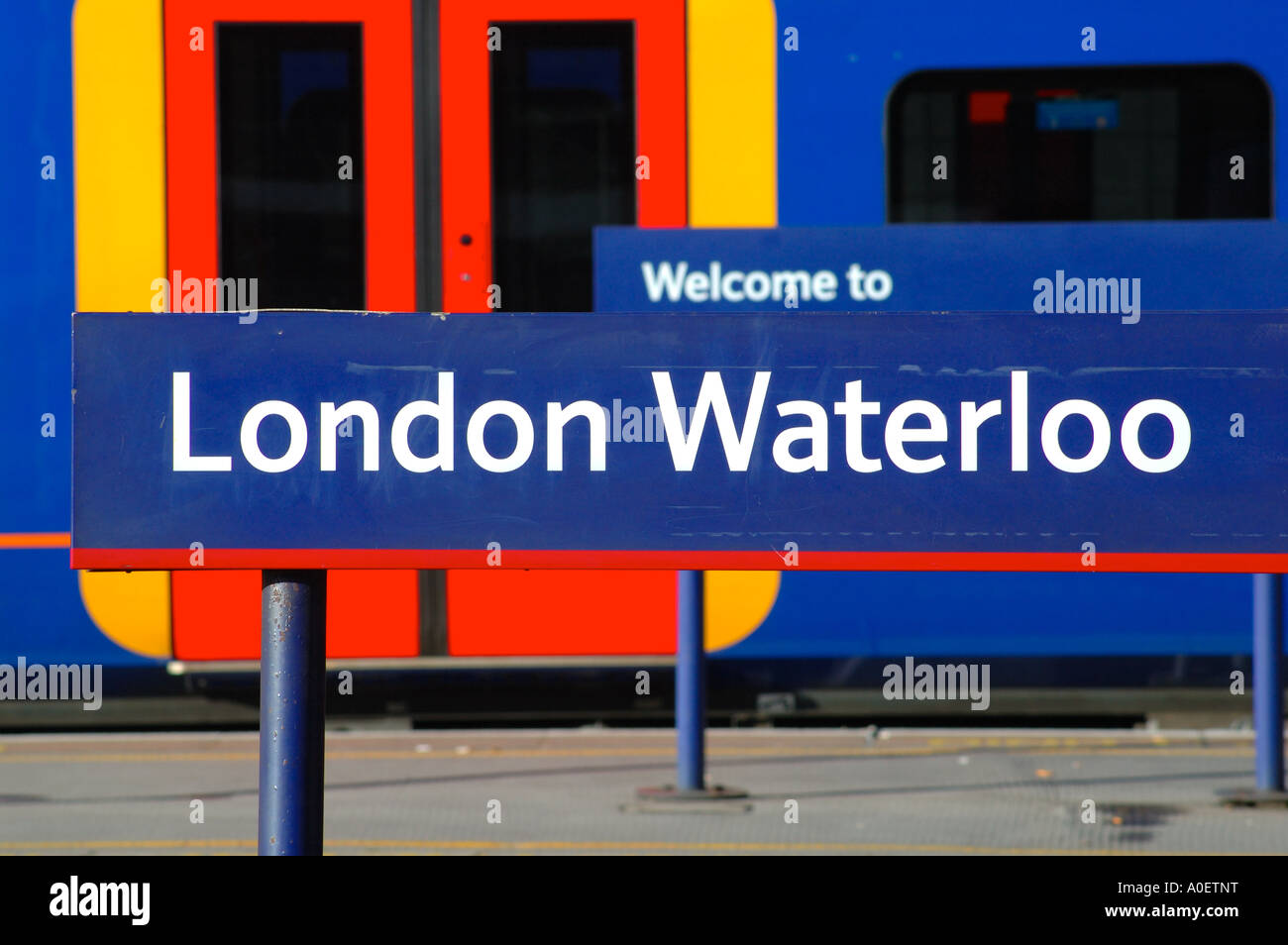 Train à la gare de Londres Waterloo, Londres, Angleterre, Royaume-Uni, GB. Banque D'Images