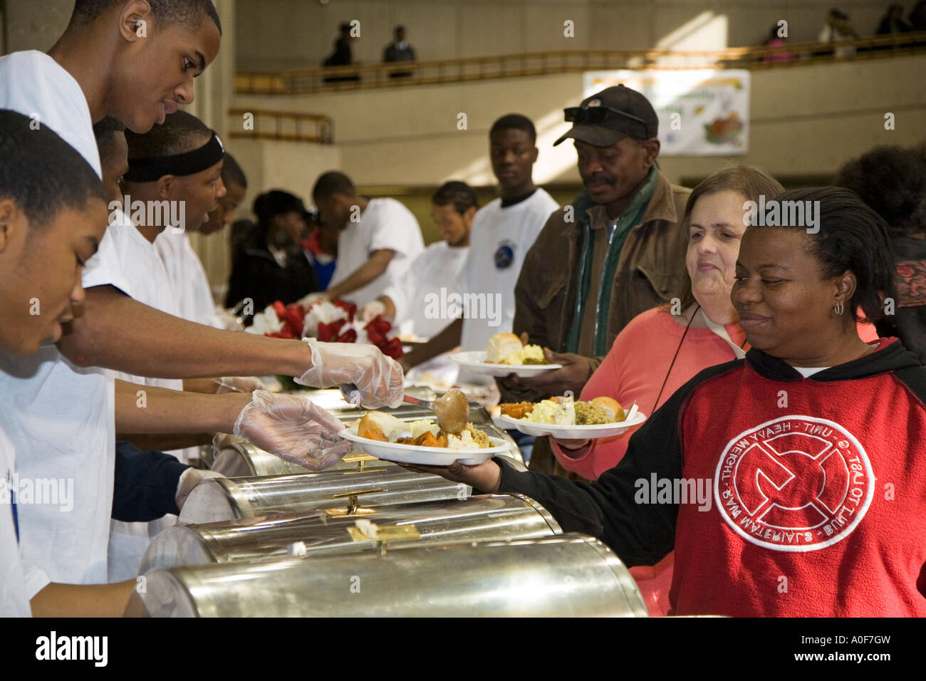 Dîner de Thanksgiving pour les sans-abri Banque D'Images