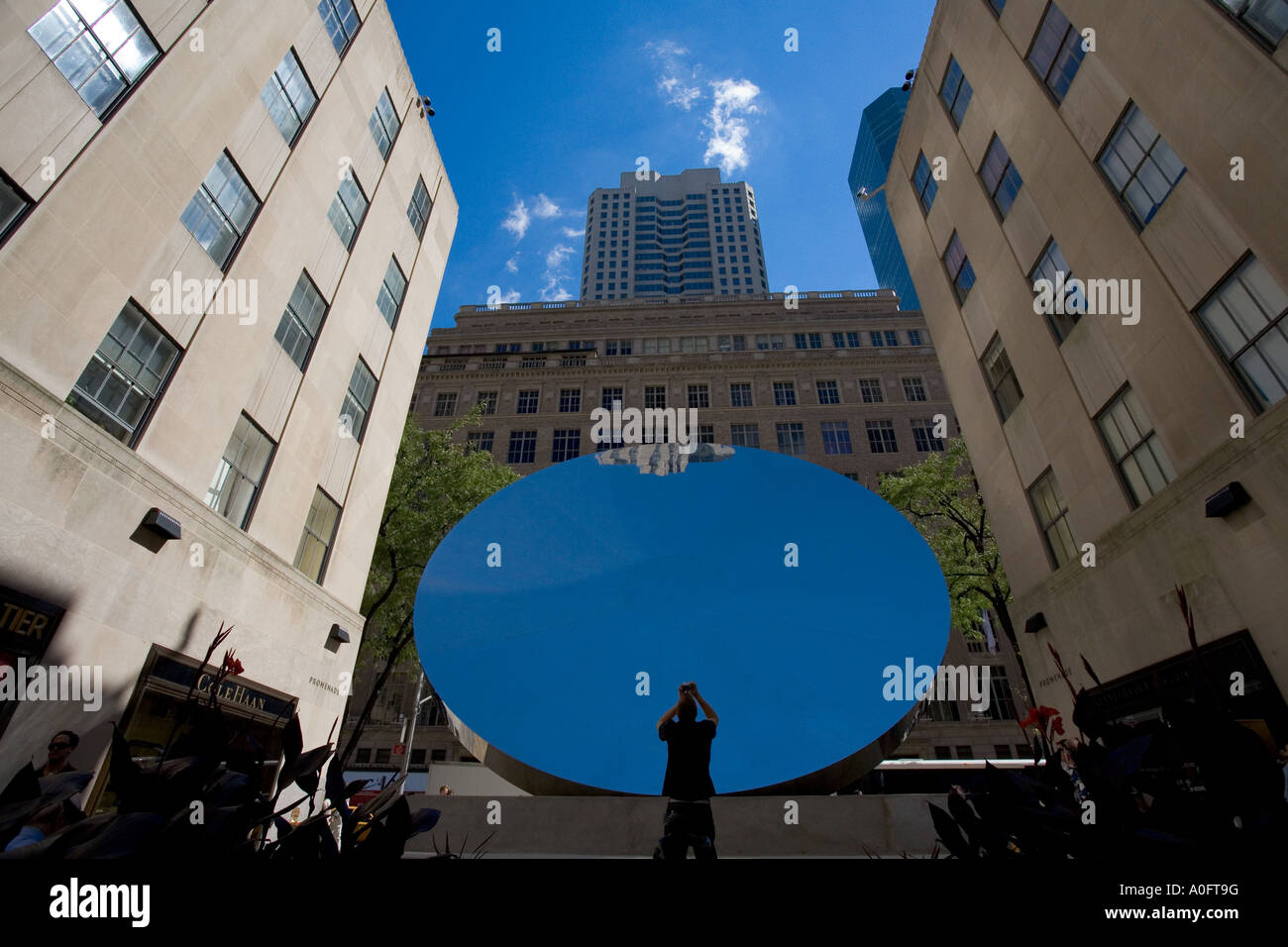 Sculpture de disque reflétant près de Rockefeller Center Banque D'Images