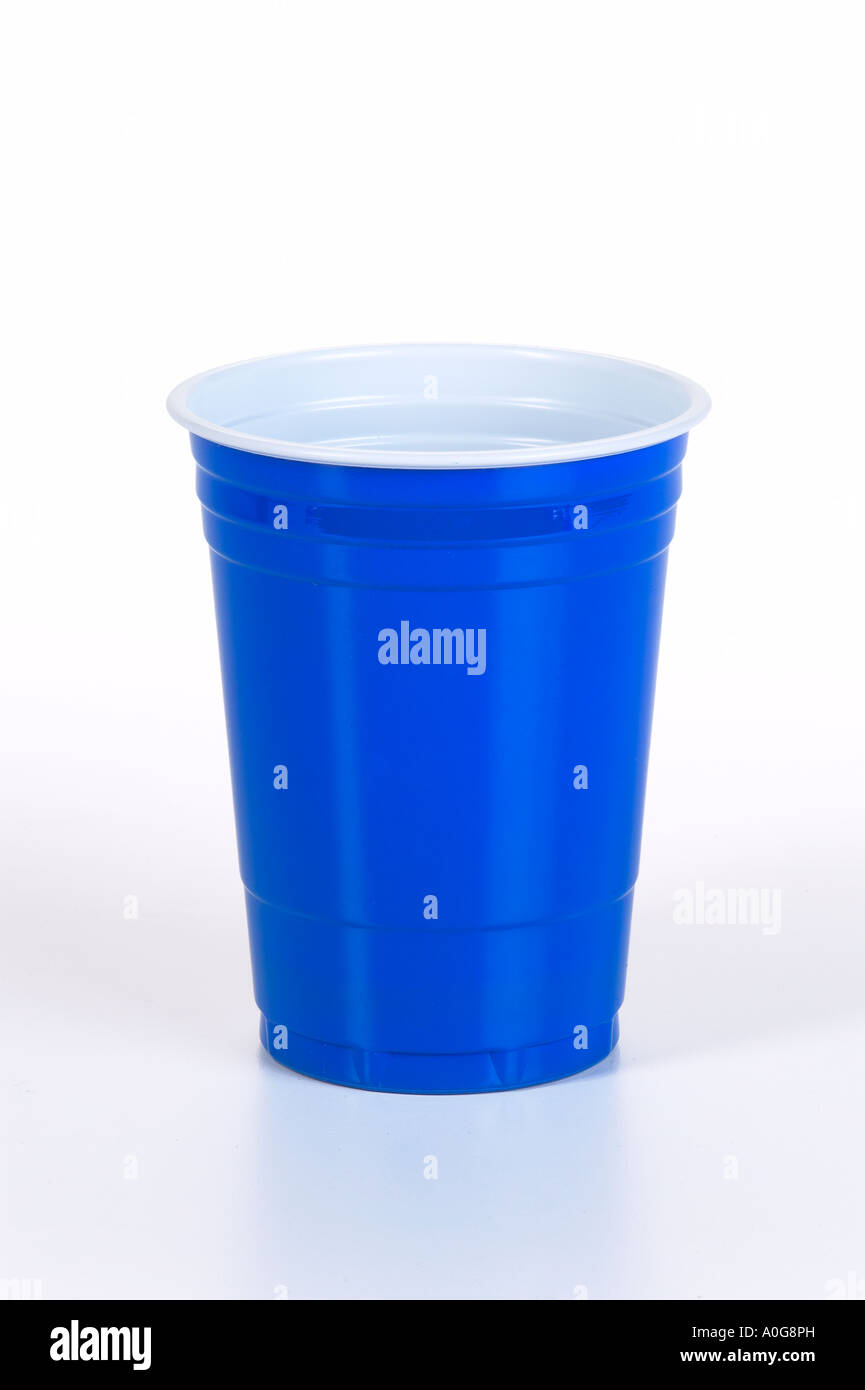 Jetables en plastique bleu Tasse pique-nique Banque D'Images