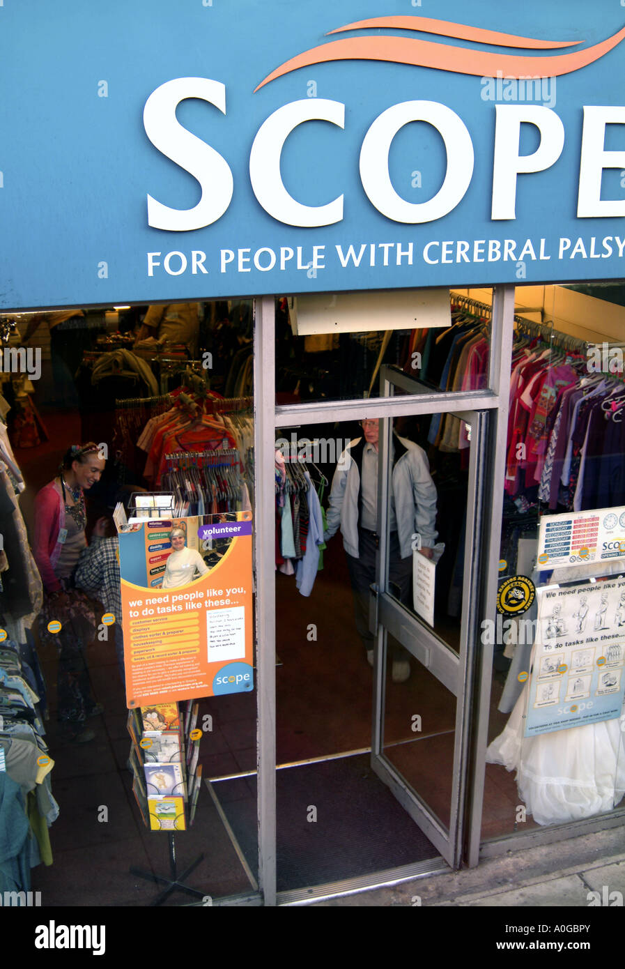 Portée magasin de charité à Camden Town Londres Banque D'Images