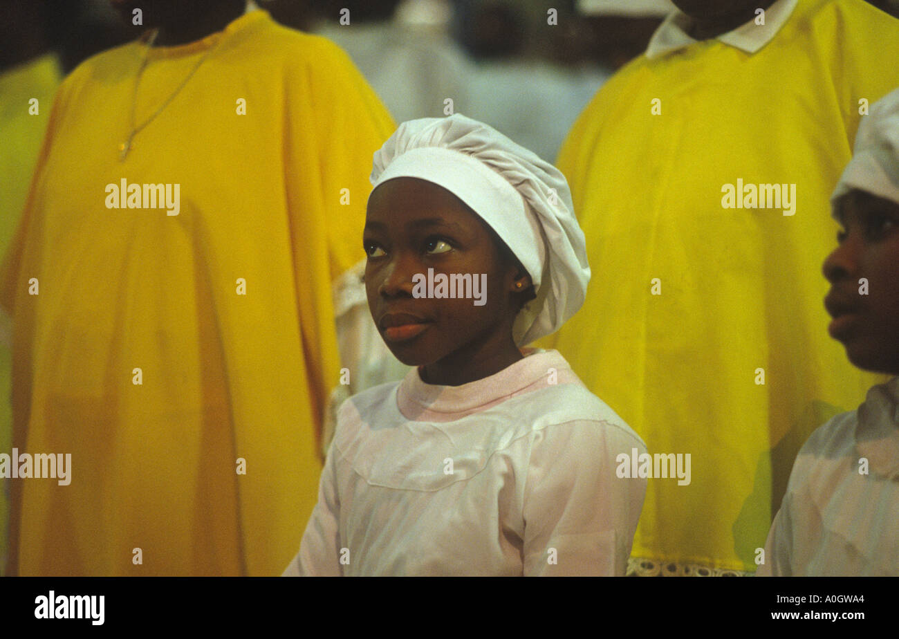 Jeune fille britannique noire Église céleste du Christ Service de l'église du dimanche. Congrégation de Yoruba d'Afrique de l'Ouest. Londres HOMER SYKES Banque D'Images