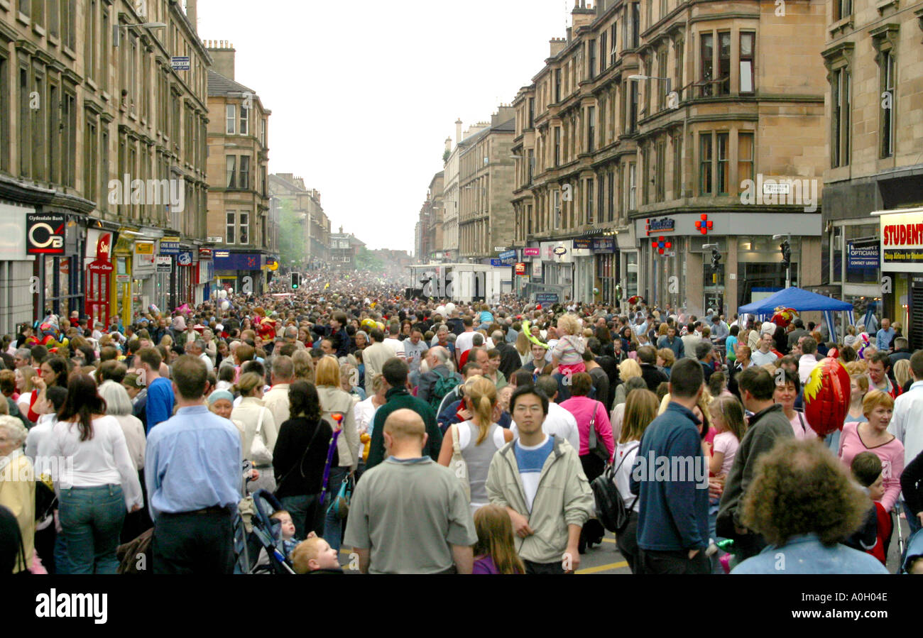 Scène de rue au cours de West End Festival à Glasgow en Écosse Banque D'Images