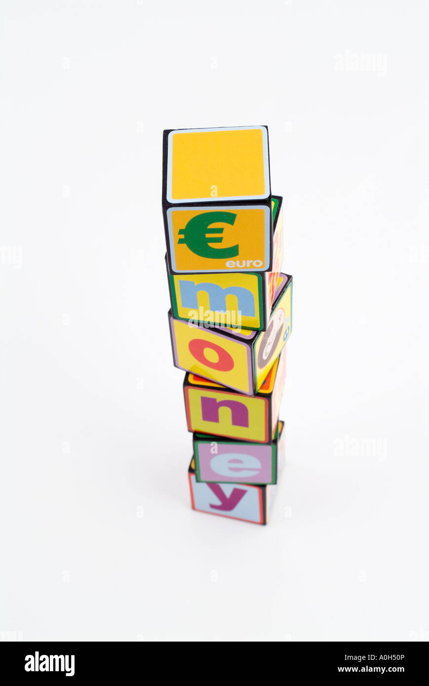 Blocs de construction de jouets avec le mot argent et le symbole de l'euro Banque D'Images