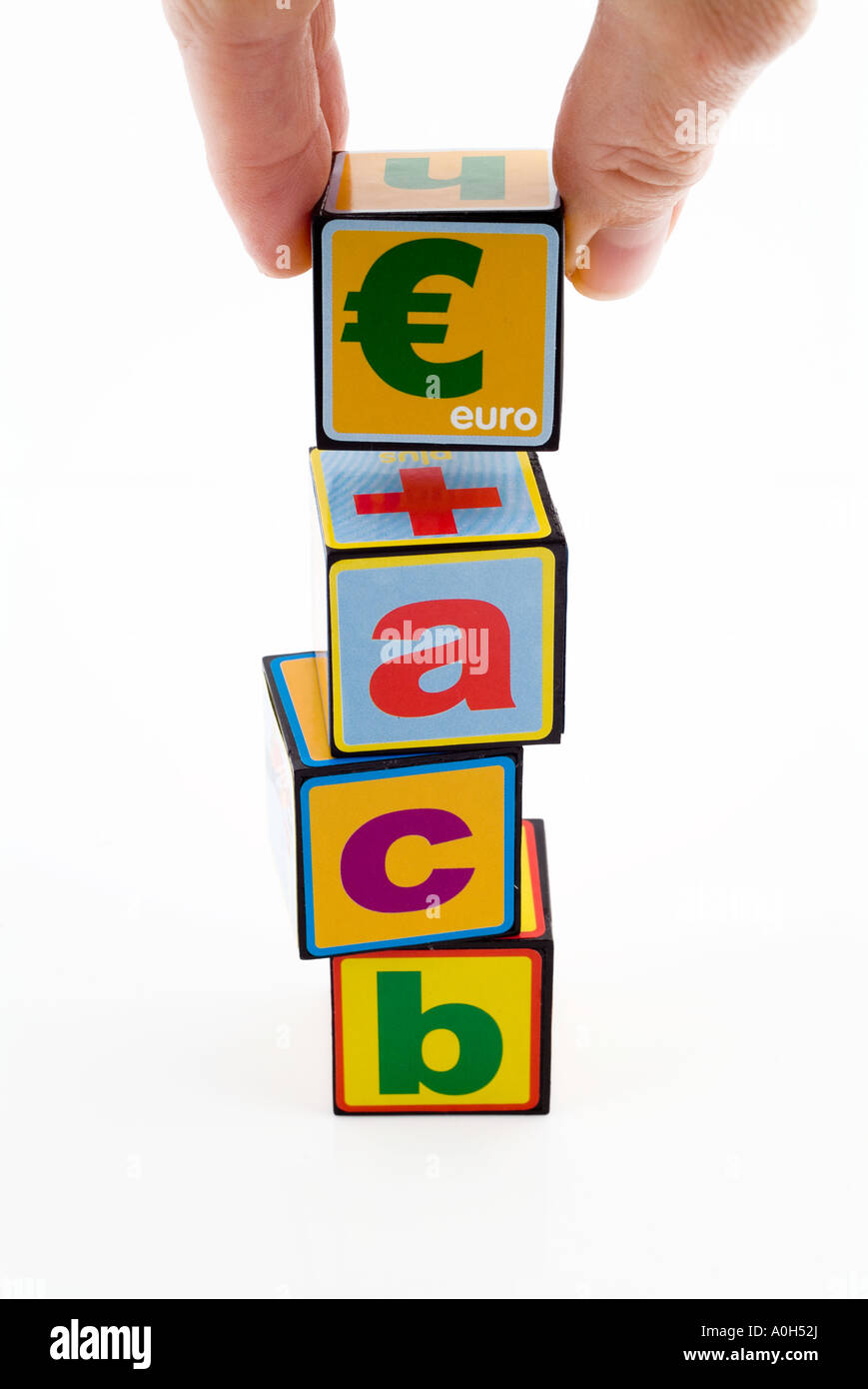 Blocs de construction jouets avec A B C et le symbole de l'euro Banque D'Images