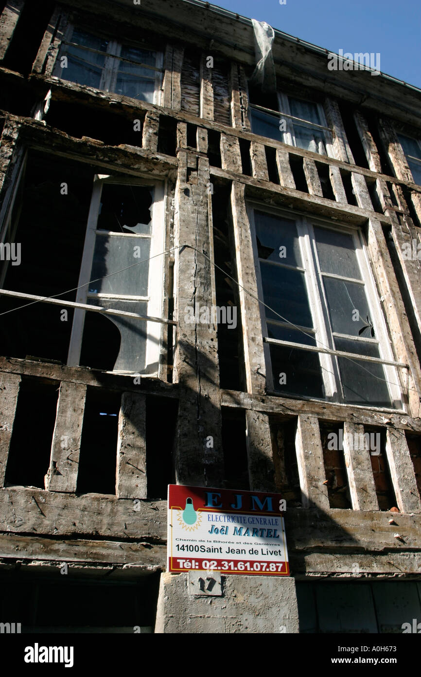 Maison à colombages au début des affres de restauration Honfleur Normandie France Banque D'Images