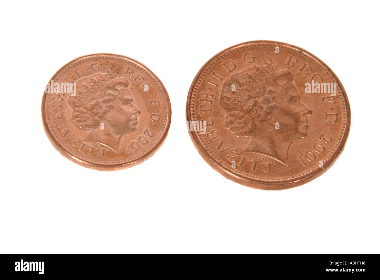 Un deux pence pièce et un penny photographié sur un fond blanc Banque D'Images