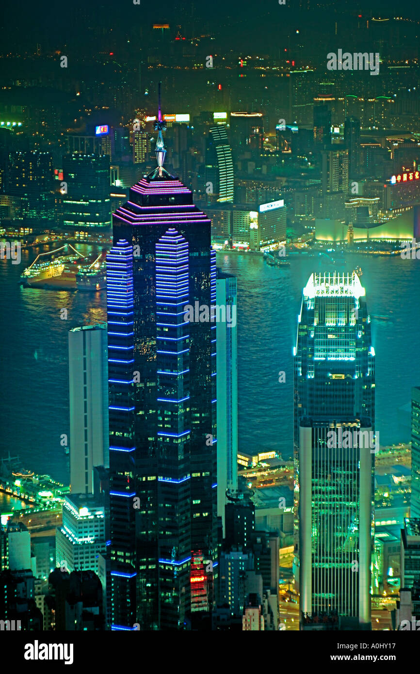 Chine Hong Kong Island Victoria Peak view point Central district Skyline, au crépuscule d'un gratte-ciel International Finance Centre Banque D'Images