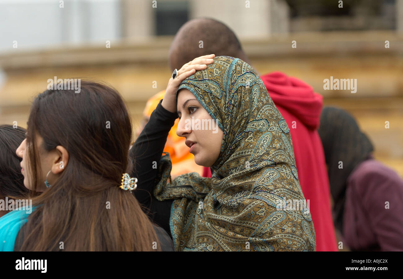 Les femmes musulmanes portant le hijab à Trafalgar Square, Londres Banque D'Images