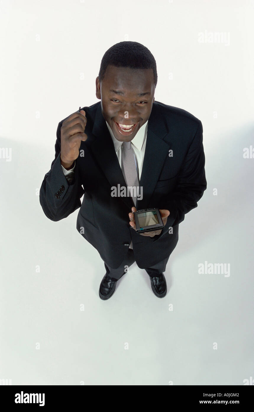 Portrait of a businessman holding a dispositif portable Banque D'Images