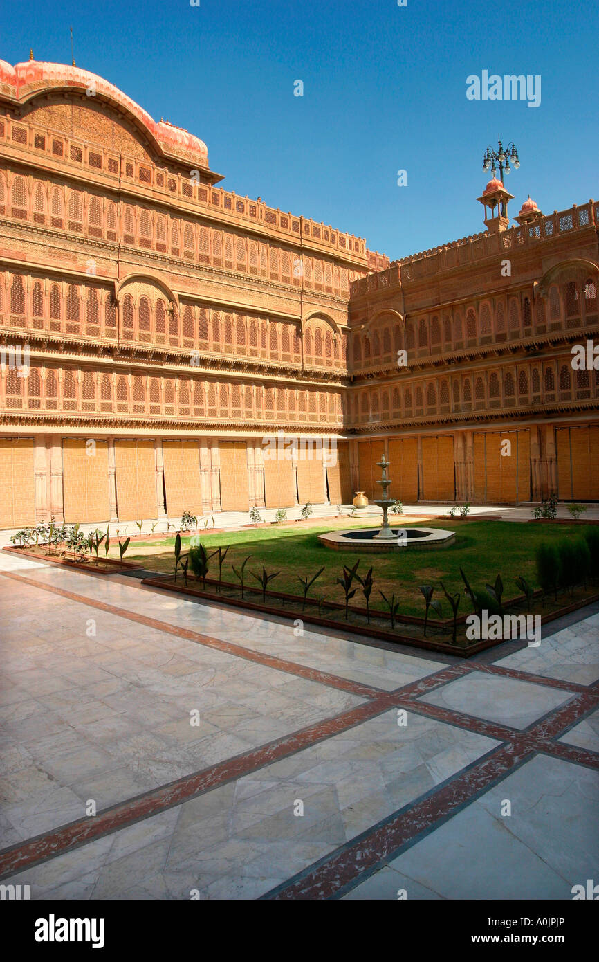 Le Lalgarh Palace aussi connu sous le nom de Laxmi Niwas Palace Hotel, Bikaner, Inde Banque D'Images