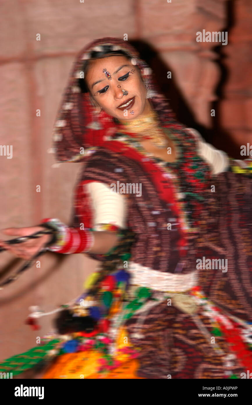 Rajasthani Native dancer au Lalgarh Palace, Bikaner, Inde Banque D'Images