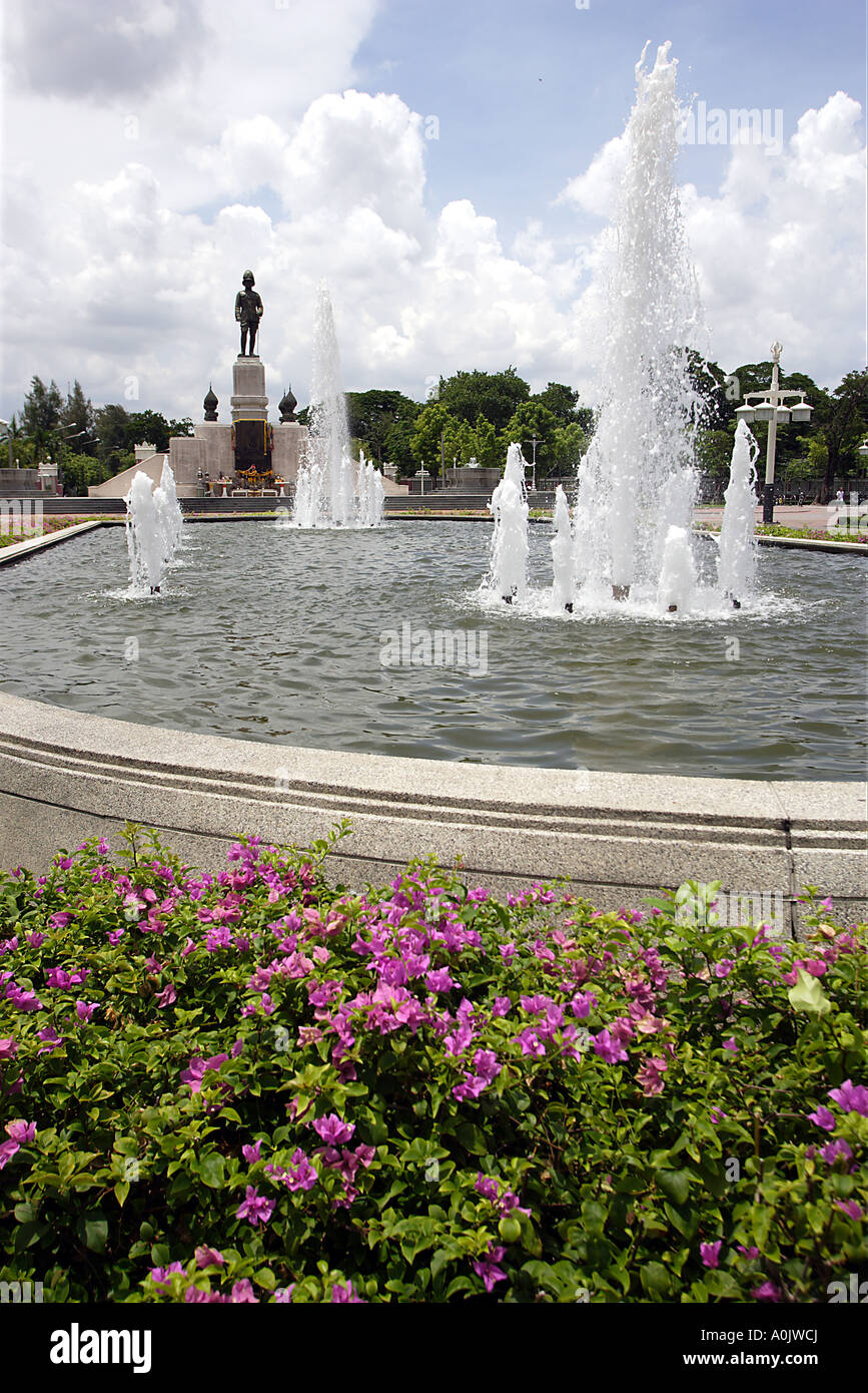 Fontaines de Suan Lumphini Lumphini Park qui est le plus grand parc du centre-ville de Bangkok en Thaïlande Banque D'Images