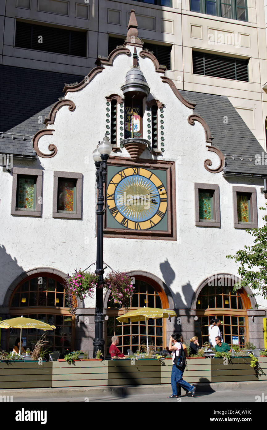 Scène de rue de Chicago, dans l'Illinois, à l'extérieur le long de Randolph Street restaurant thé Argo Theatre District Banque D'Images