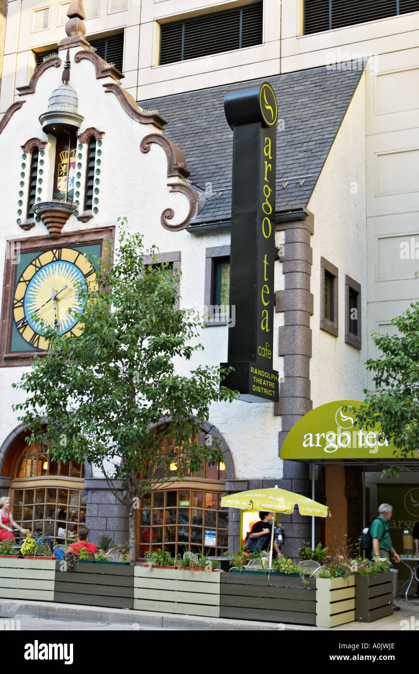 Scène de rue de Chicago, dans l'Illinois, à l'extérieur le long de Randolph Street restaurant thé Argo Theatre District Banque D'Images