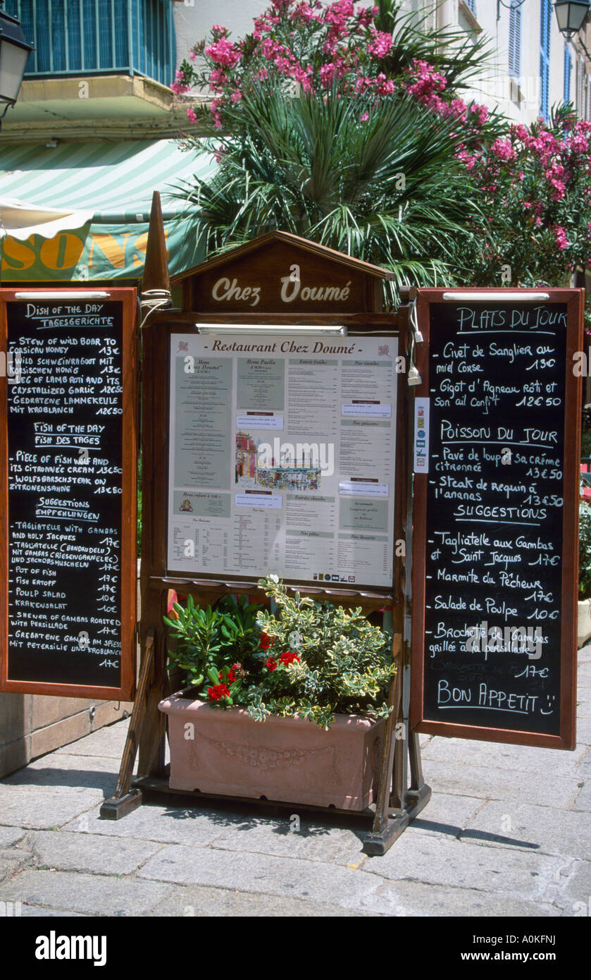 Carte des menus de restaurant en plein air à quai Landry, Calvi, Balagne, Corse, France, Europe Banque D'Images