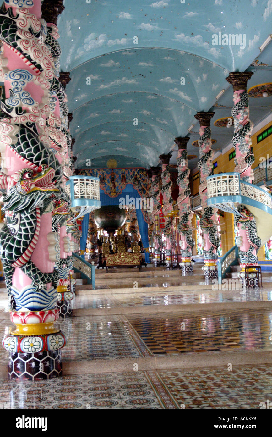 L'intérieur du Grand Temple de Tay Ninh, Vietnam Banque D'Images