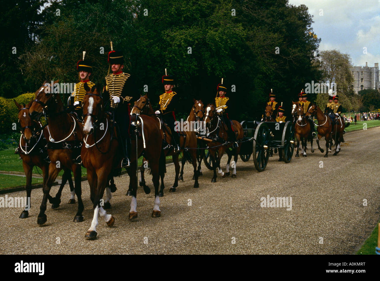 La troupe Kings Royal Horse Artillery dans le parc du château de Windsor, Berkshire, Angleterre Banque D'Images